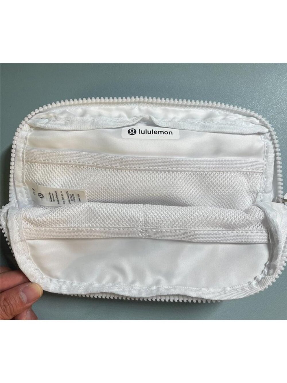 NWT Lululemon Everywhere Belt Bag White & Fanny Bag 1L - Picture 5 of 6